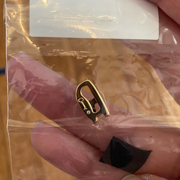 Keep letter “R” - Picture 2 of 2